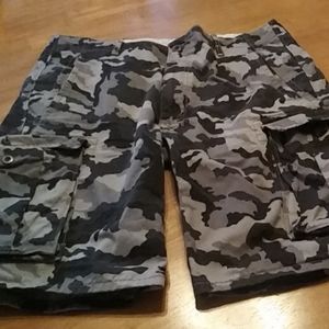 Levi camo shorts